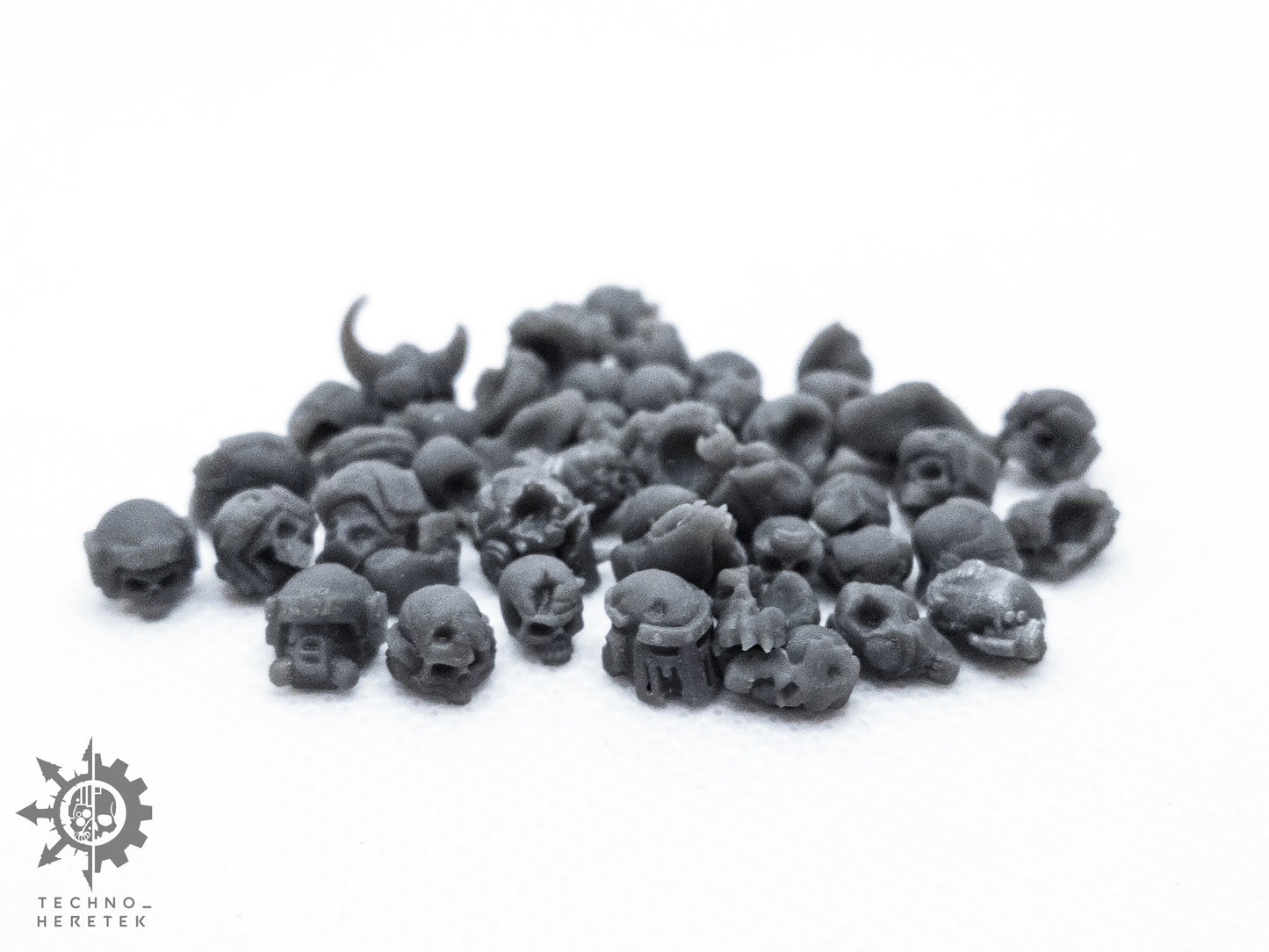 Grimdark skulls and damaged helmets Set