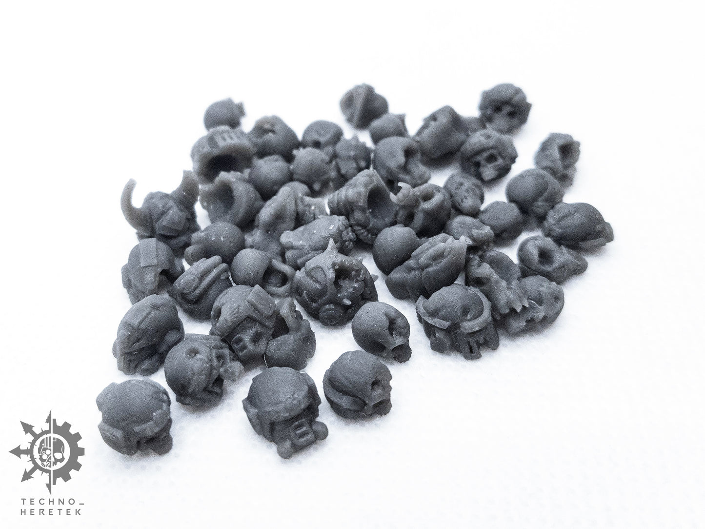 Grimdark skulls and damaged helmets Set